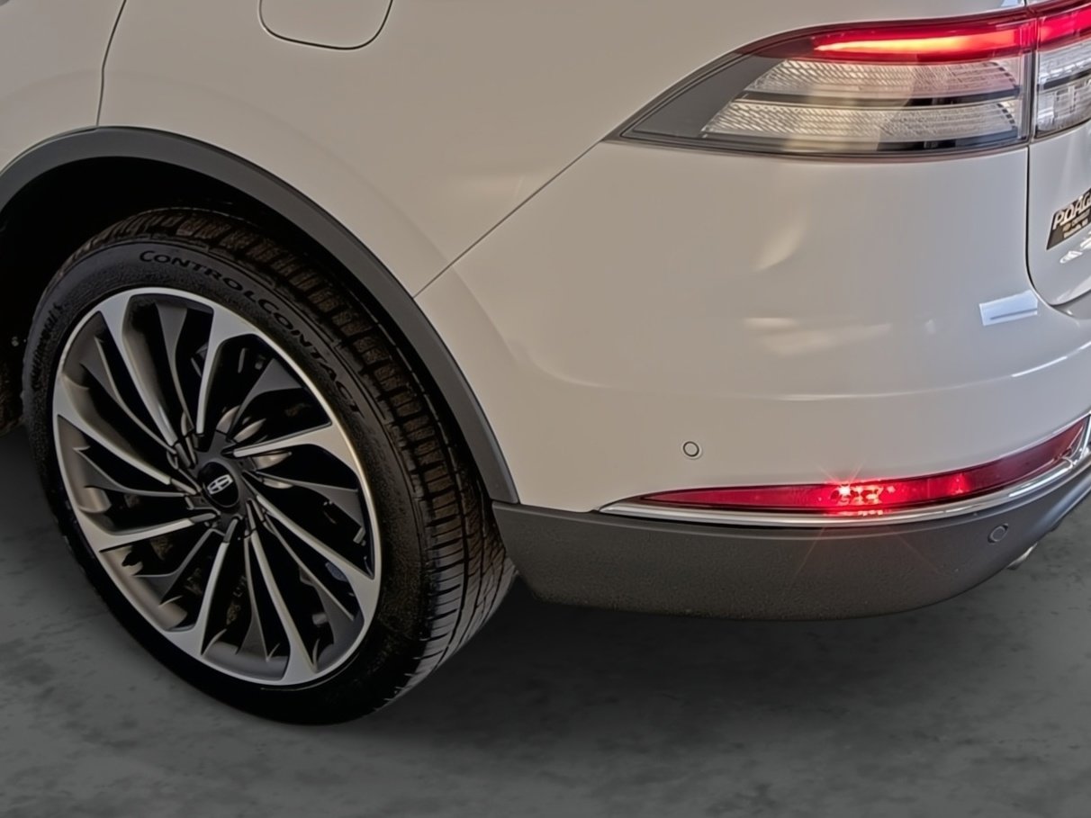 Used 2020 Lincoln Aviator Reserve w/ Equipment Group 202A image 9