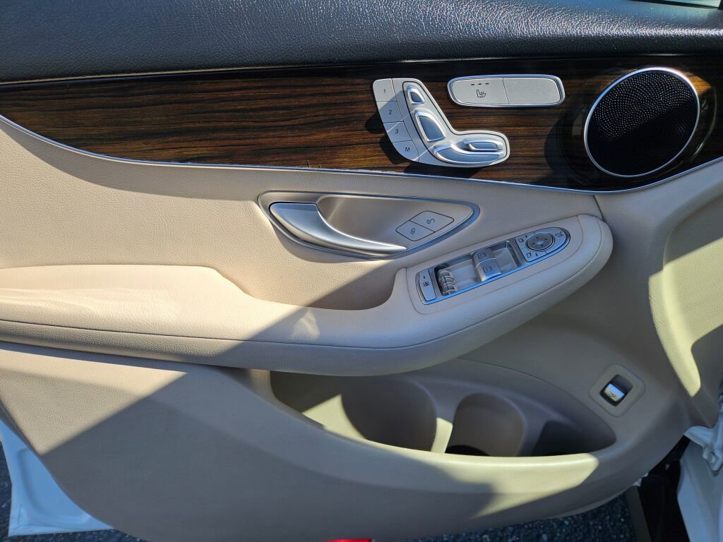 Used 2017 Mercedes-Benz GLC 300 4MATIC w/ Premium 1 Package image 19