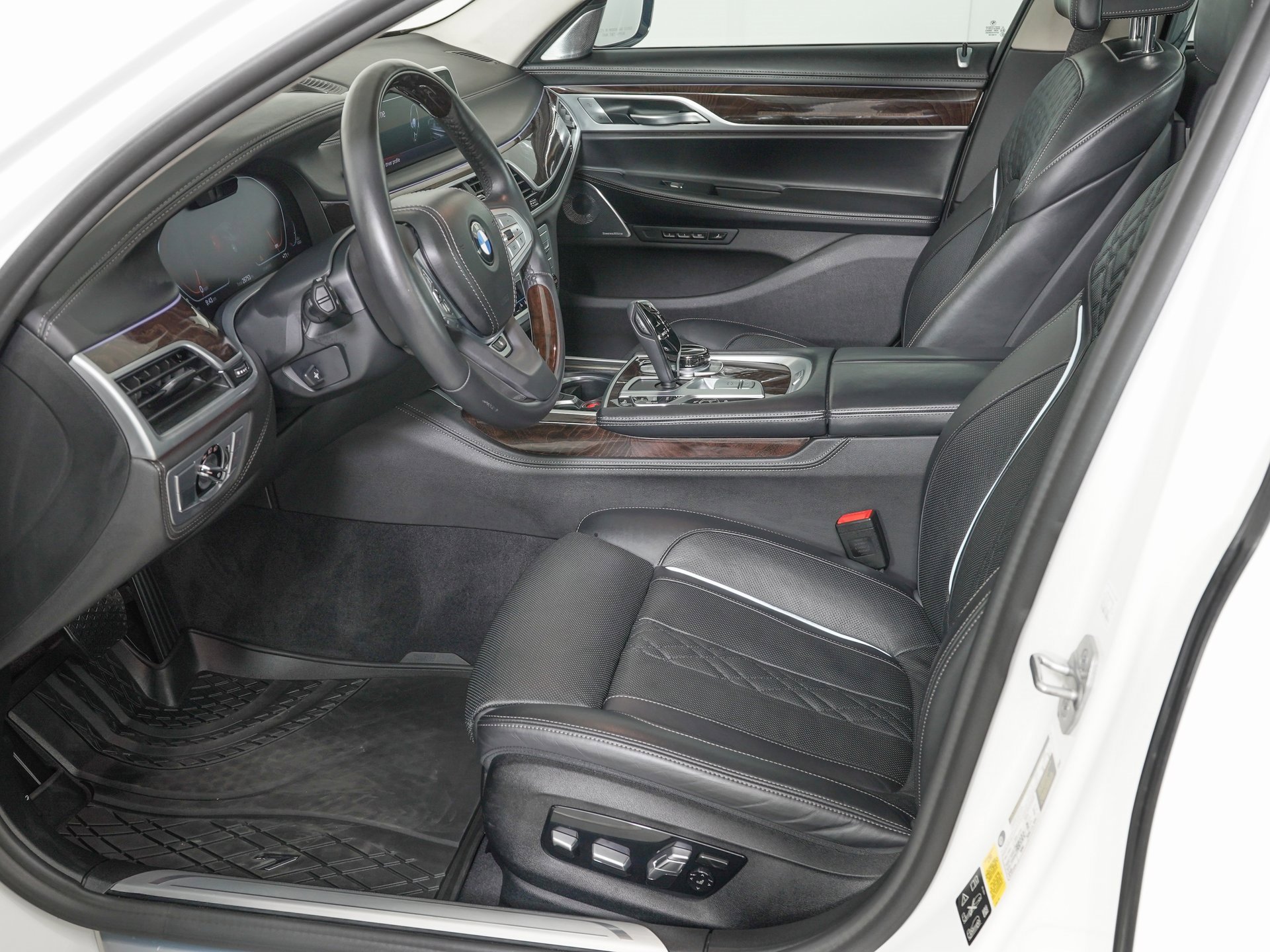 Used 2022 BMW 750i xDrive image 15