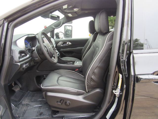 Used 2026 Chrysler Pacifica Limited w/ S Appearance Package image 15