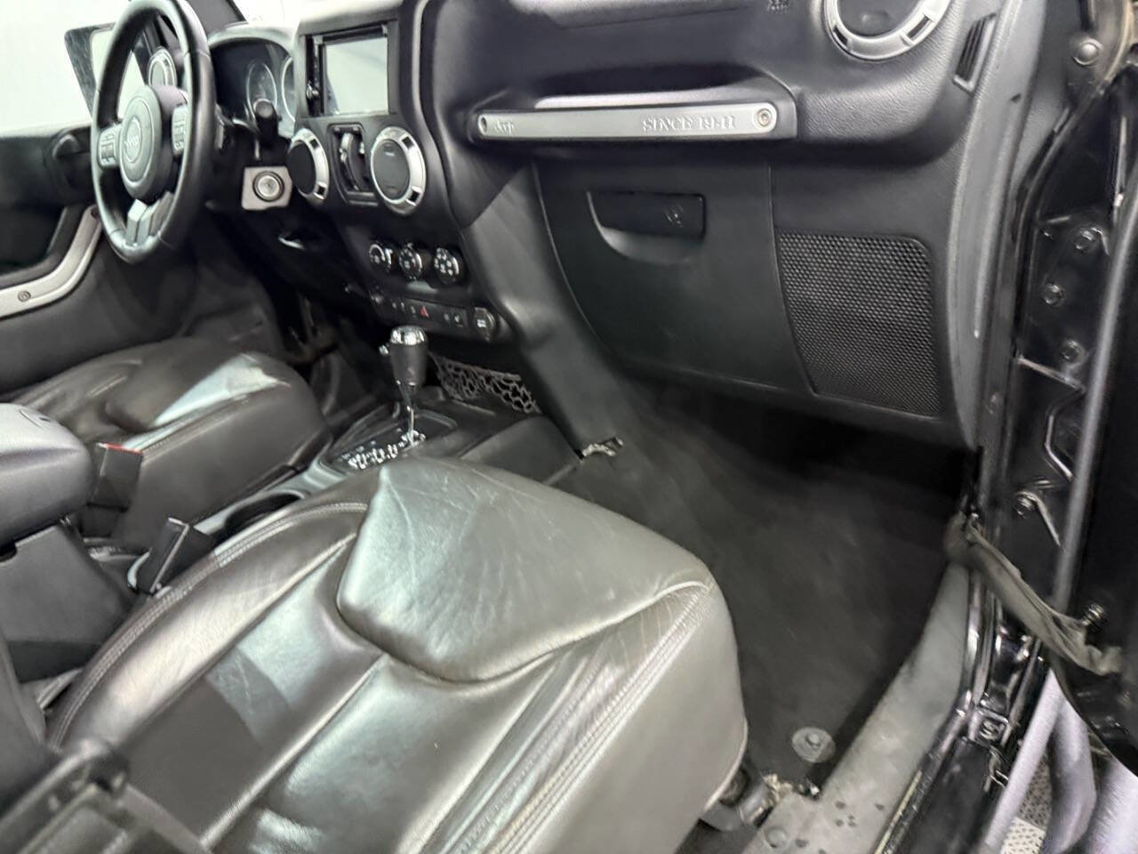 Used 2016 Jeep Wrangler Unlimited Rubicon w/ Max Tow Package image 21