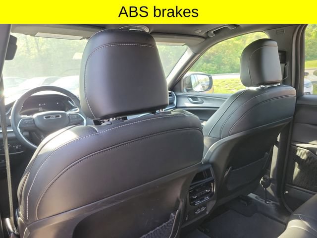 Used 2024 Jeep Grand Cherokee Altitude AWD/4WD image 28