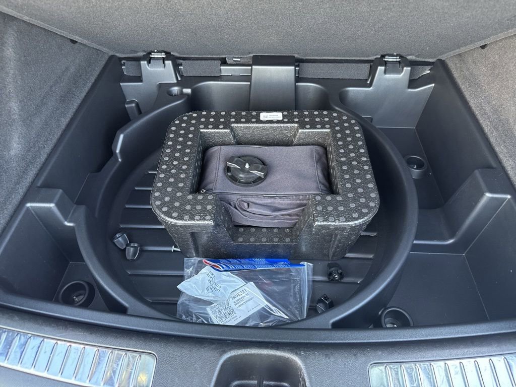 Used 2024 Cadillac XT4 Premium Luxury image 7