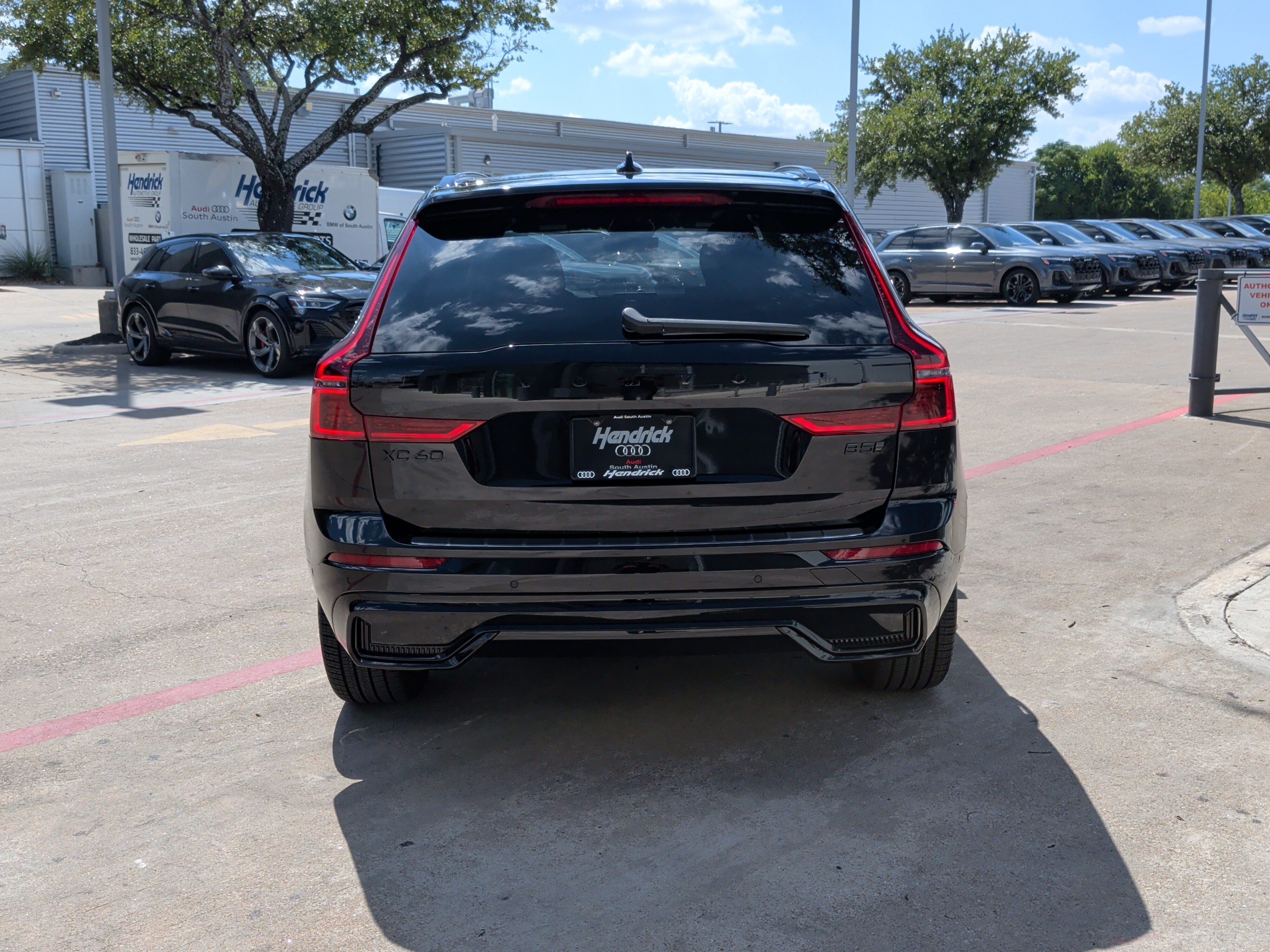 Used 2026 Volvo XC60 B5 Ultra w/ Protection Package Premier AWD/4WD image 9