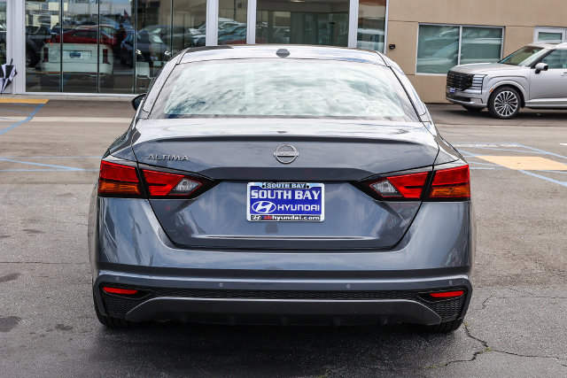 Used 2025 Nissan Altima 2.5 SV FWD image 5
