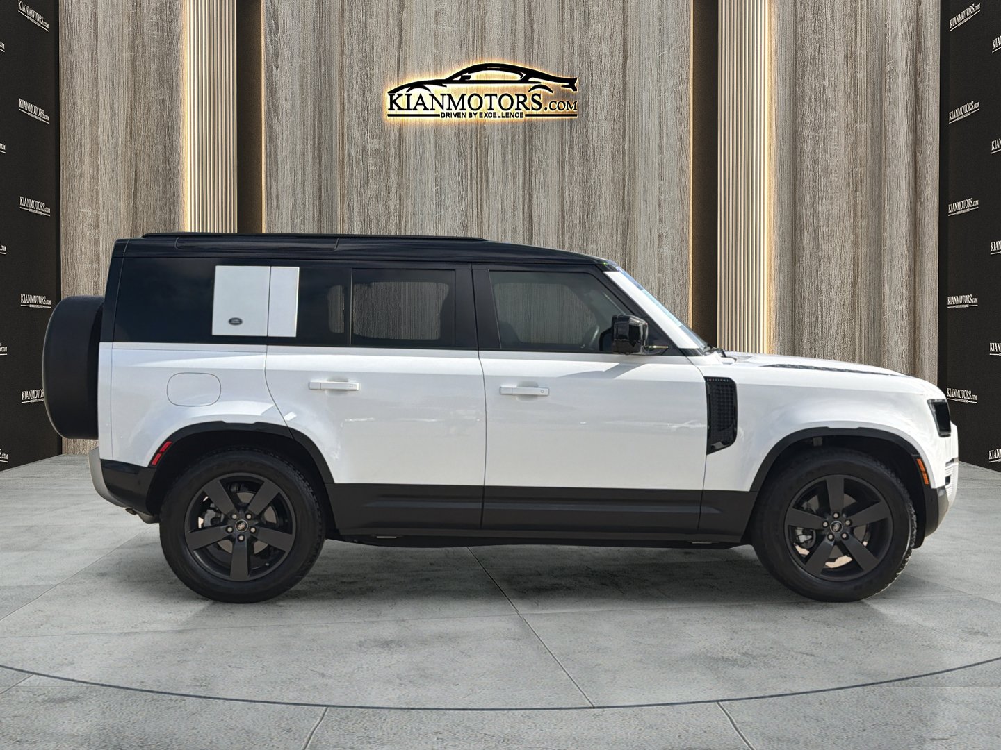 Used 2022 Land Rover Defender 110 S AWD/4WD image 8