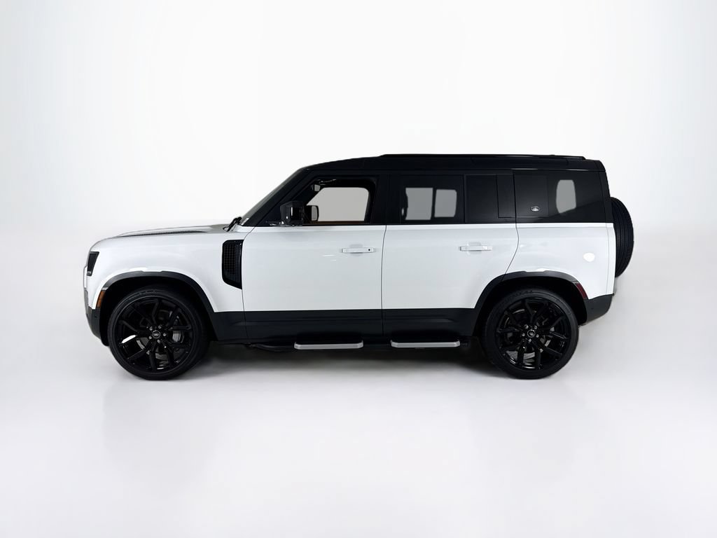 Used 2023 Land Rover Defender 110 SE AWD/4WD image 2