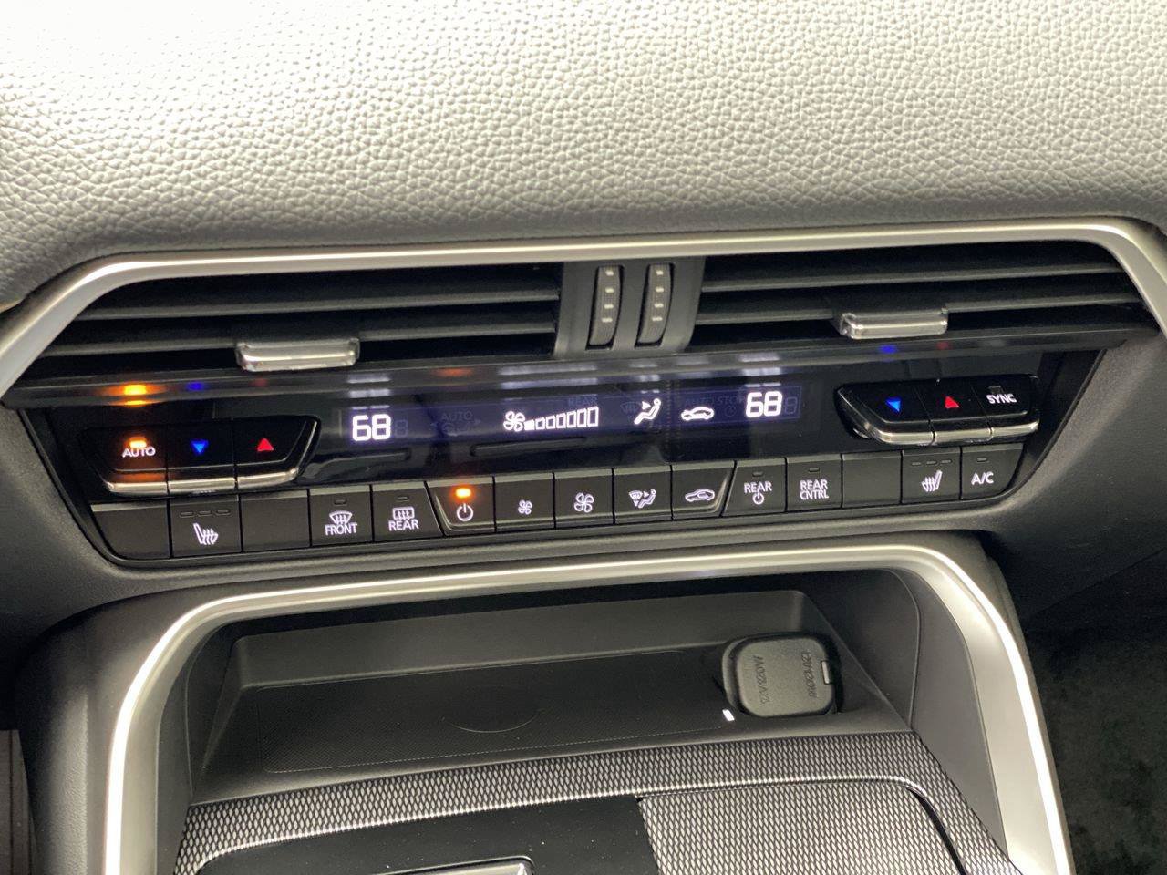 Used 2024 MAZDA CX-90 Plug-In Hybrid w/ Premium Pkg AWD/4WD image 21