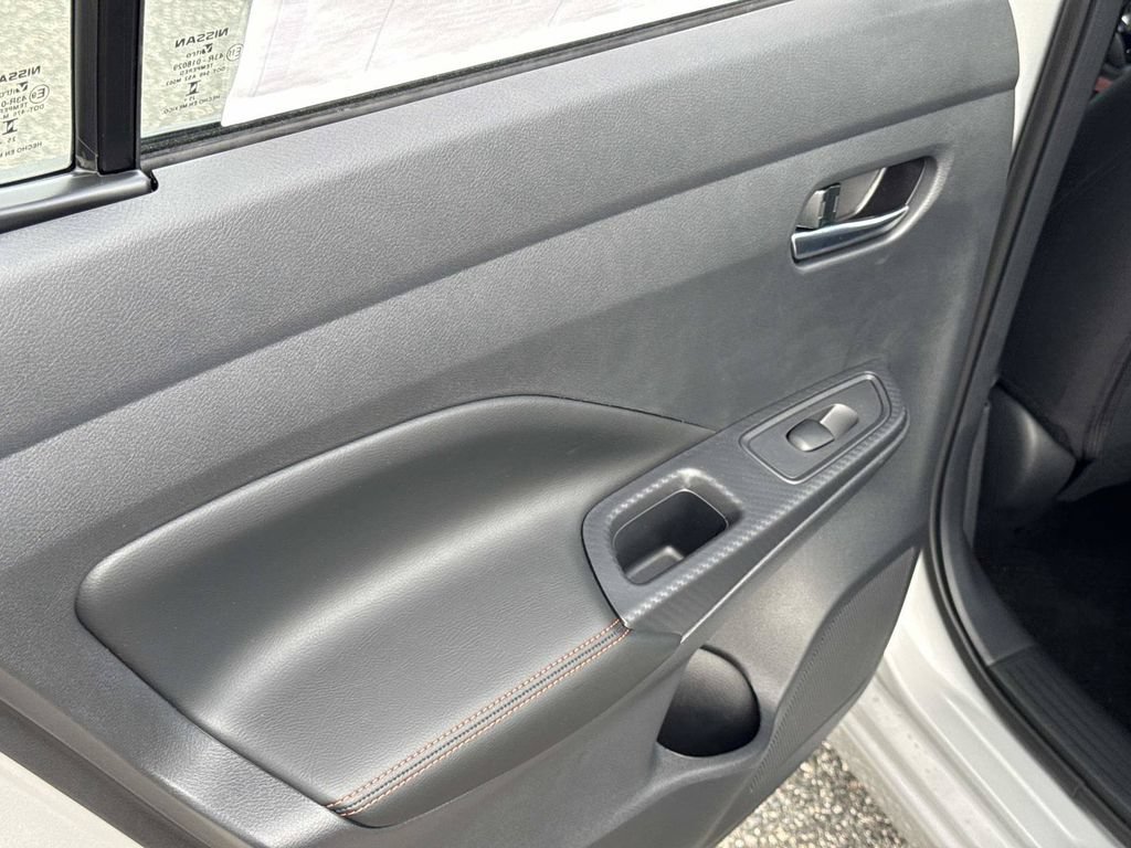 New 2025 Nissan Versa SR w/ Trunk Package FWD image 12