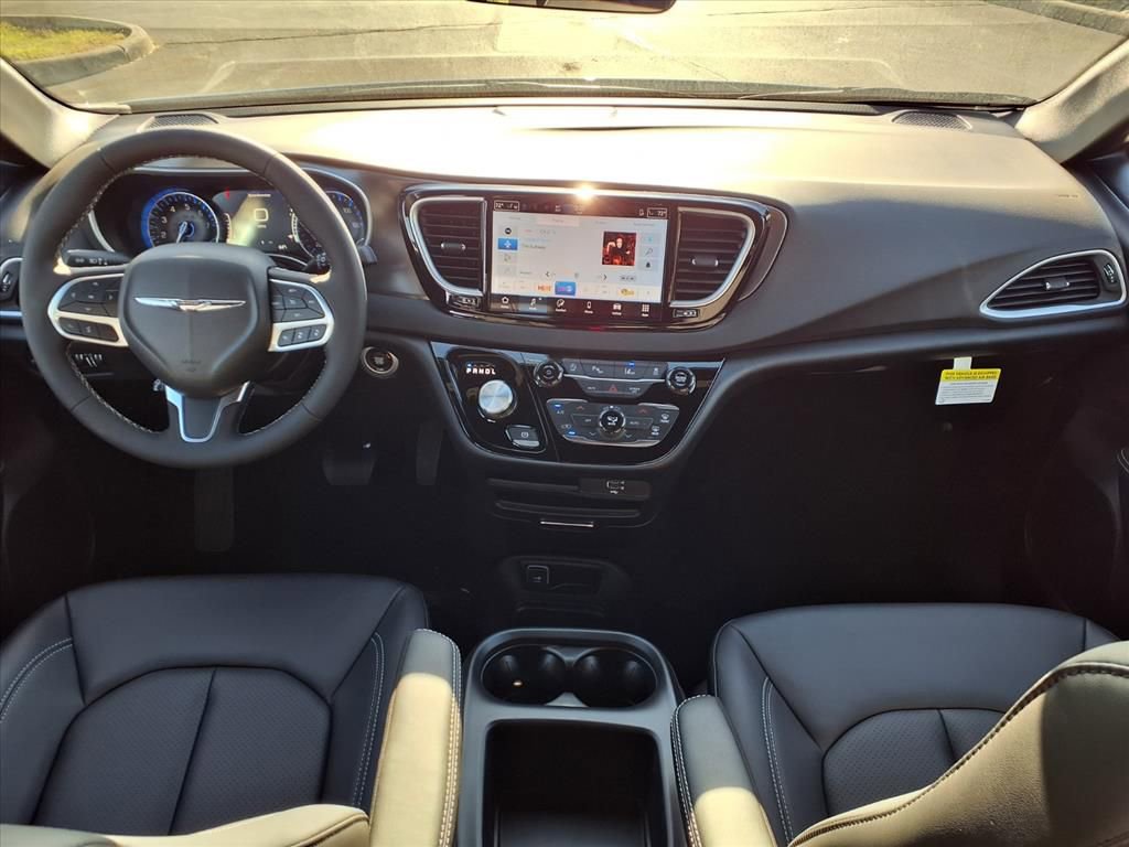 New 2026 Chrysler Voyager LX image 9