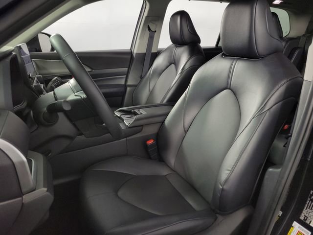 Used 2025 Toyota Grand Highlander AWD image 14