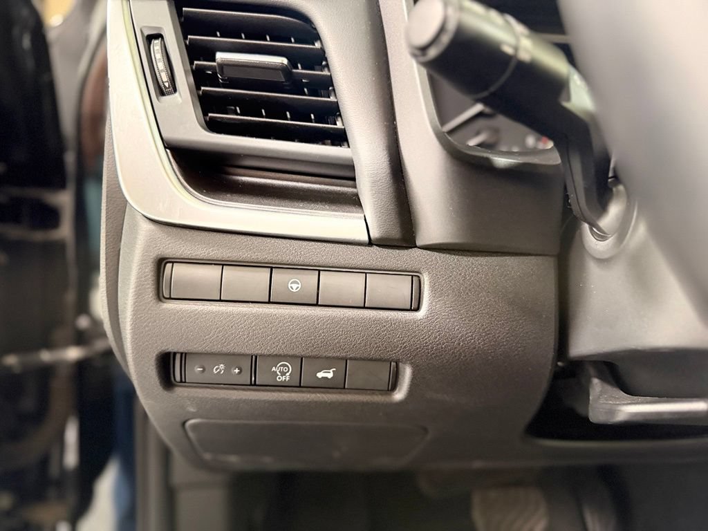 Used 2025 Nissan Rogue SV FWD image 13