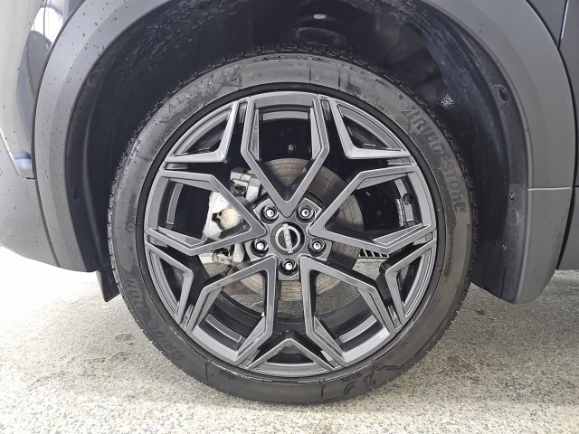 Used 2025 Nissan Kicks SR w/ SR Premium Package image 9