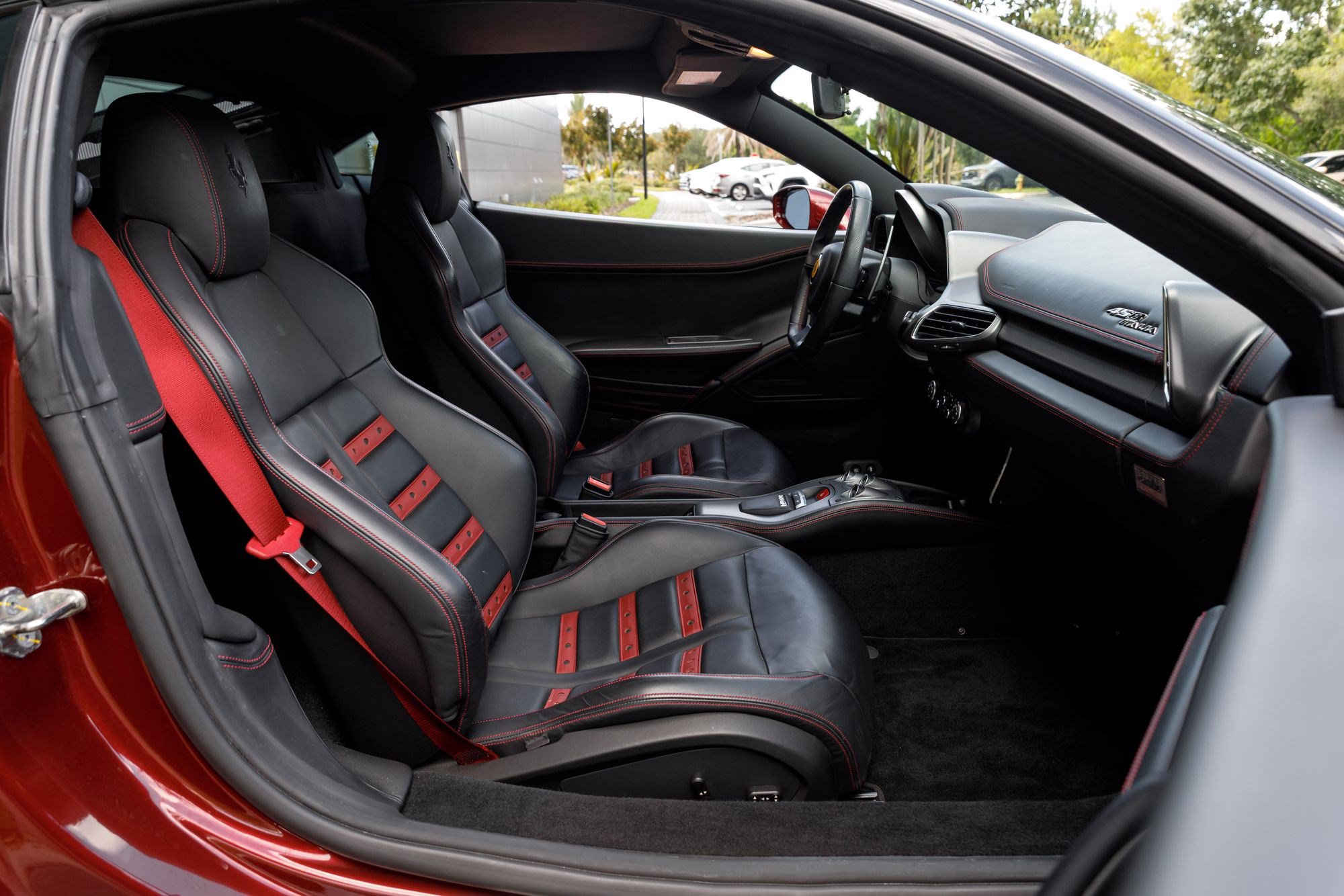 Used 2011 Ferrari 458 Italia Coupe RWD image 12
