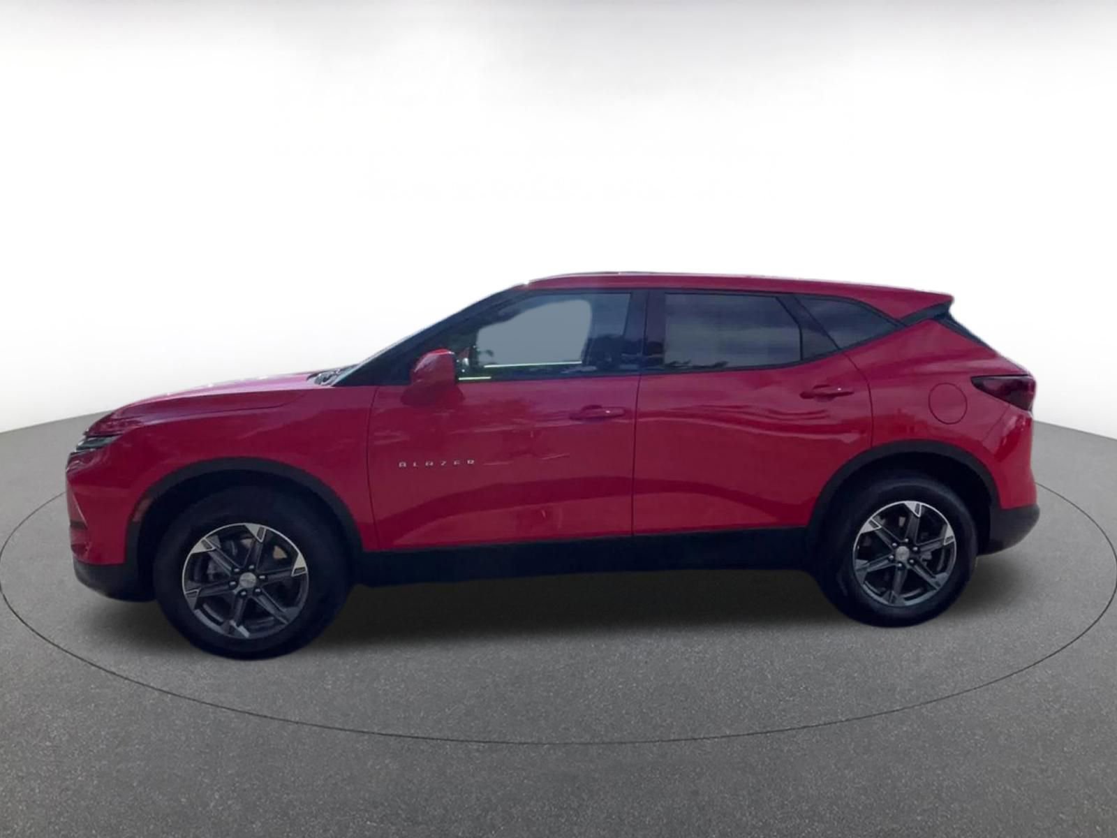 Used 2025 Chevrolet Blazer LT FWD image 8