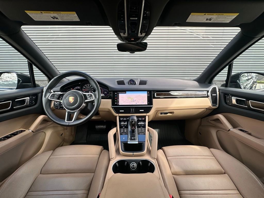 Certified 2023 Porsche Cayenne Platinum Edition image 6