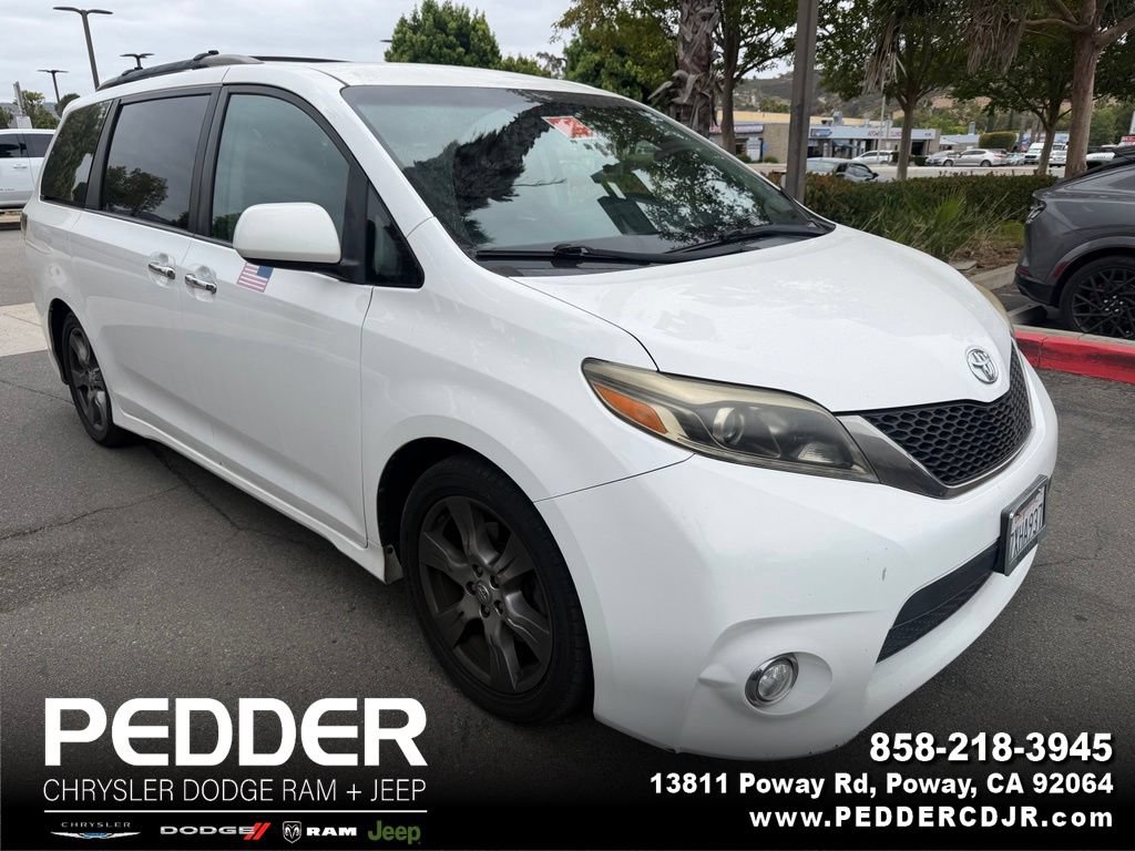 Used 2017 Toyota Sienna SE FWD image 1