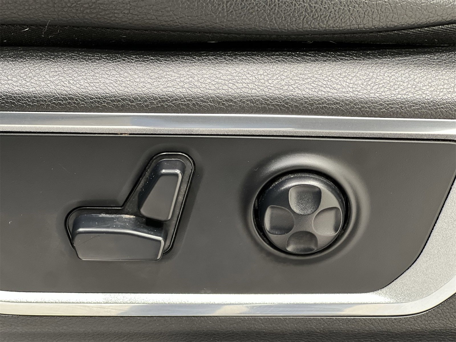 Used 2021 RAM 1500 Laramie w/ Sport Appearance Package image 12