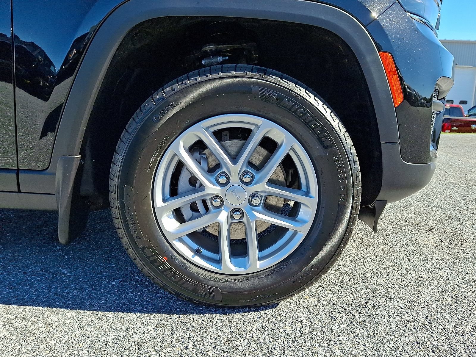 New 2025 Jeep Grand Cherokee Laredo w/ Luxury Tech Group I AWD/4WD image 5