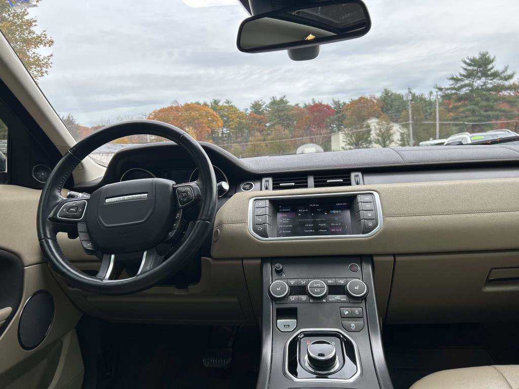 Used 2019 Land Rover Range Rover Evoque SE Premium image 18