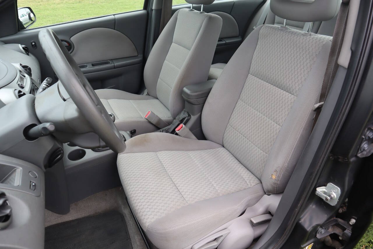 Used 2005 Saturn ION Level 2 w/ Power Pkg FWD image 3