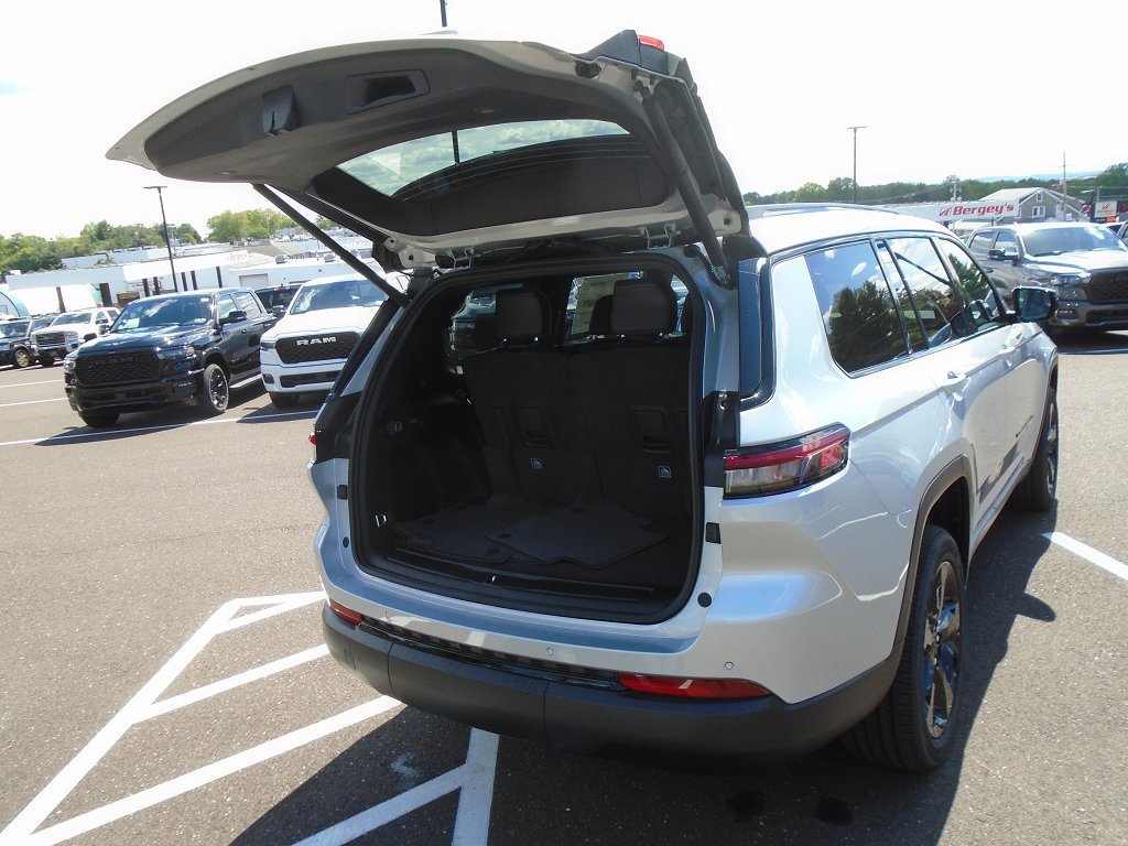 New 2025 Jeep Grand Cherokee L Altitude AWD/4WD image 18