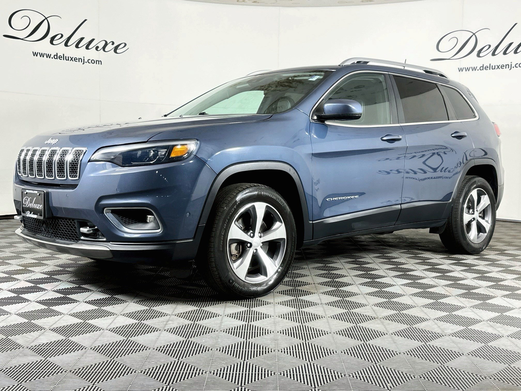 Used 2021 Jeep Cherokee Limited w/ Elite Package AWD/4WD image 3