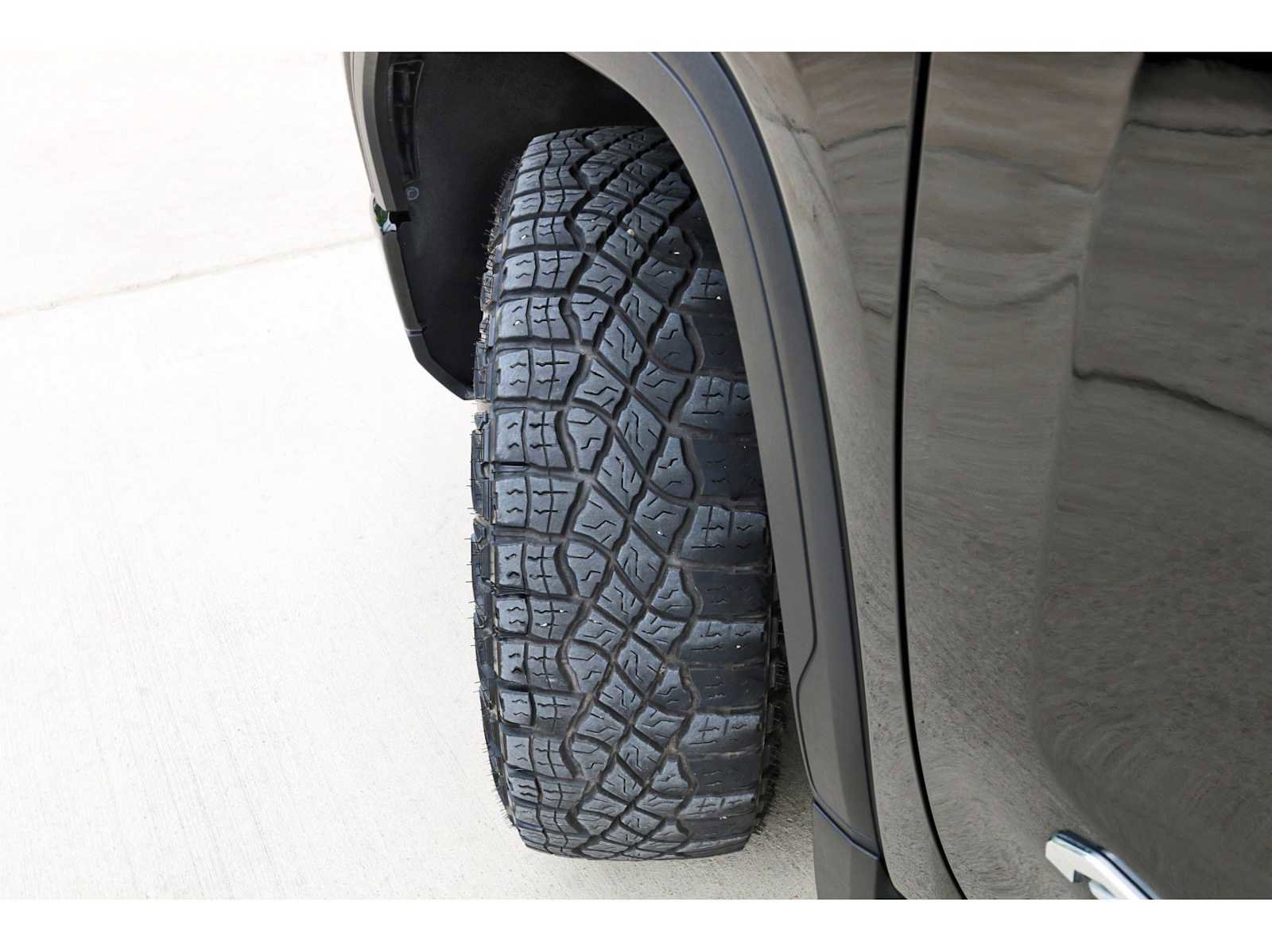 Used 2024 GMC Sierra 1500 AT4 w/ Technology Package image 28