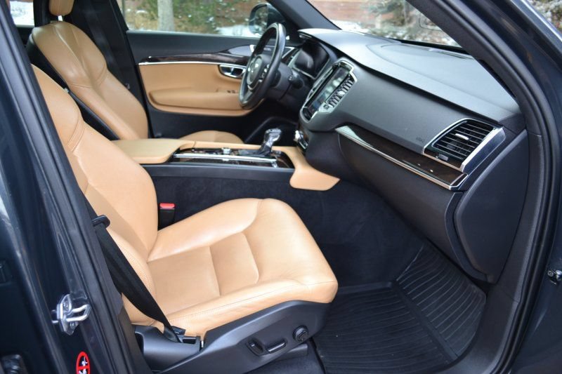 Used 2017 Volvo XC90 T6 Momentum w/ Vision Package AWD/4WD image 27