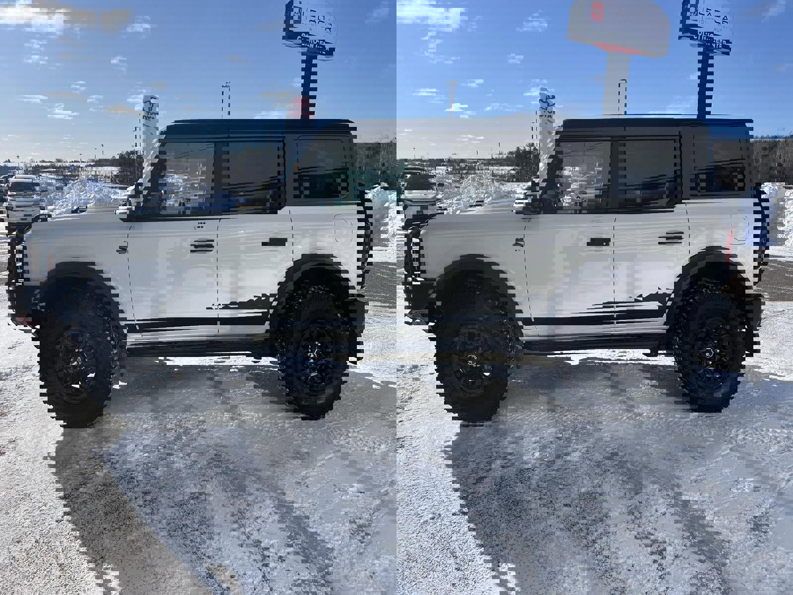 Used 2023 Ford Bronco Wildtrak image 9