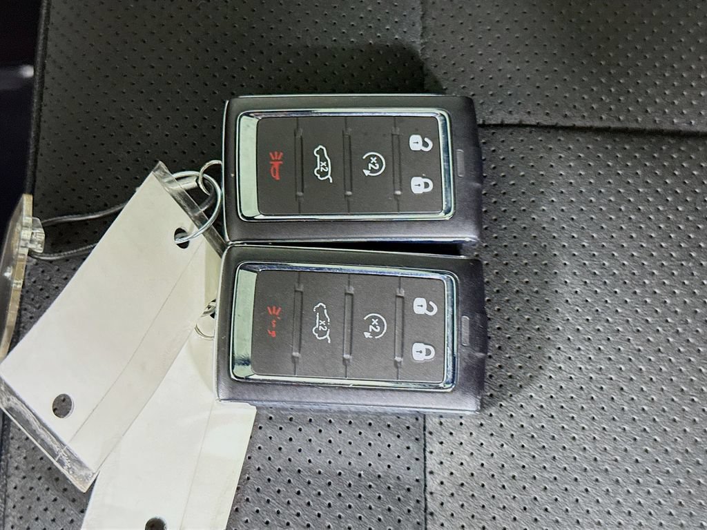 Used 2024 Jeep Grand Cherokee L Altitude AWD/4WD image 36