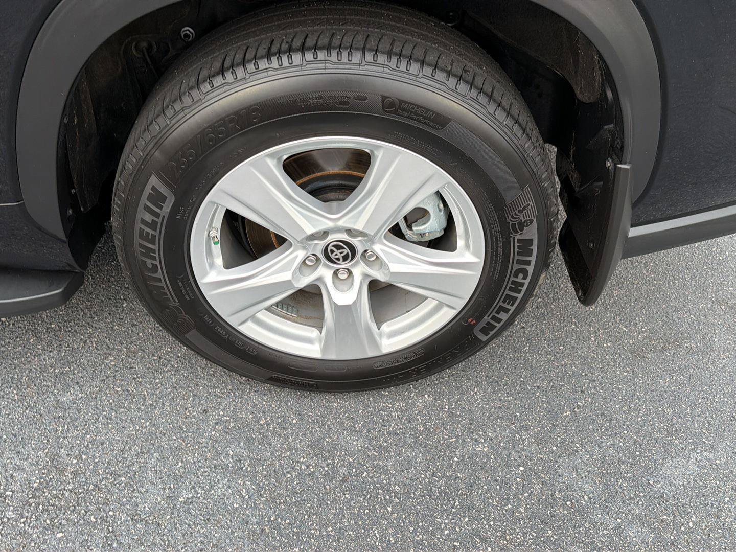 Certified 2024 Toyota Highlander LE AWD/4WD image 38
