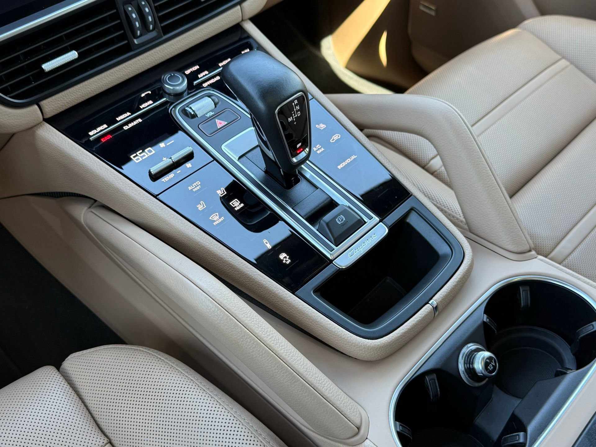 Used 2022 Porsche Cayenne Platinum Edition image 22