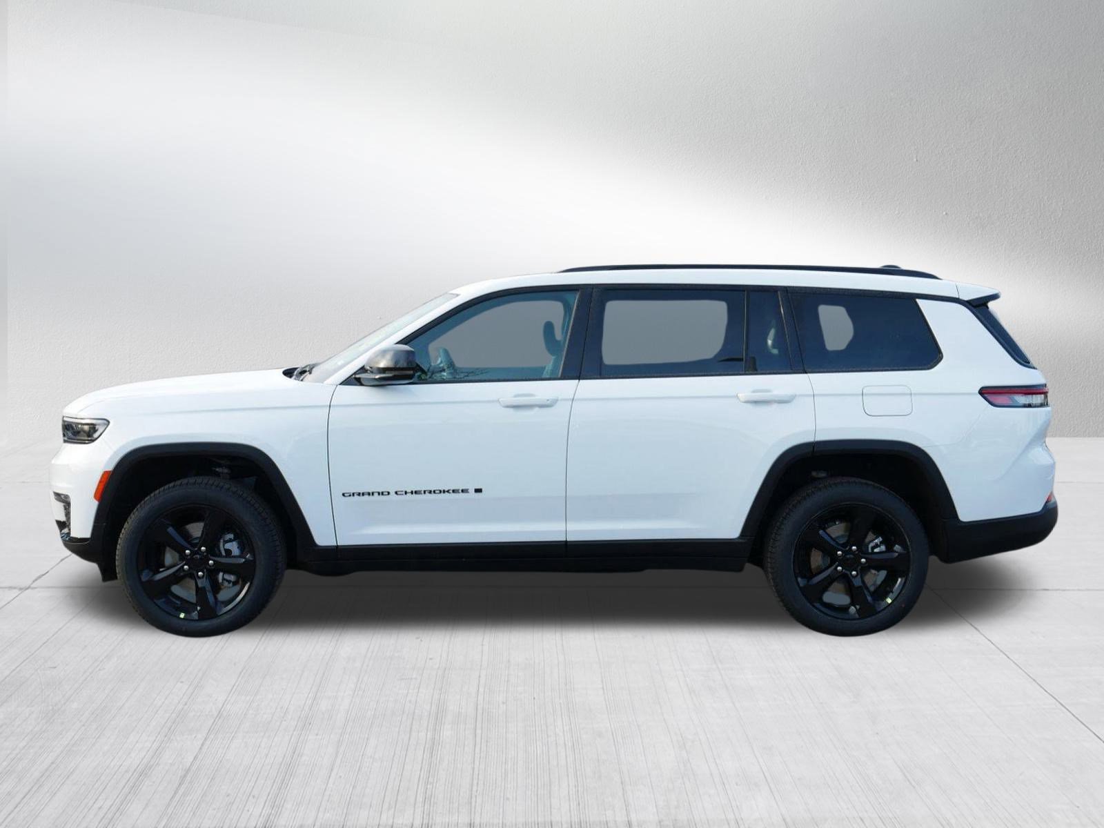 New 2025 Jeep Grand Cherokee L Limited w/ Black Appearance Package image 4
