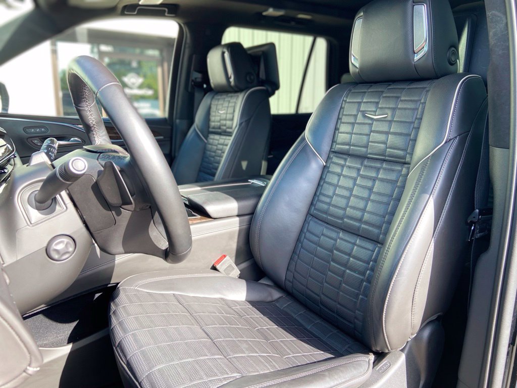 Used 2023 Cadillac Escalade Sport Platinum w/ LPO, ONYX Package AWD/4WD image 16