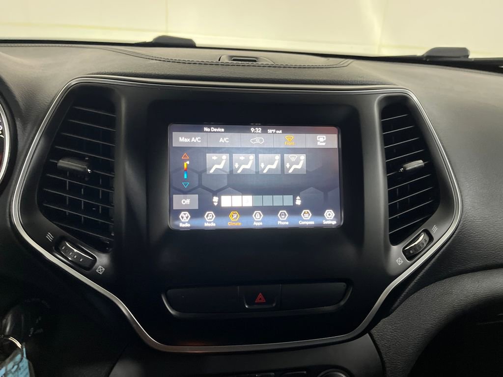 Used 2019 Jeep Cherokee Latitude w/ Popular Appearance Group image 70