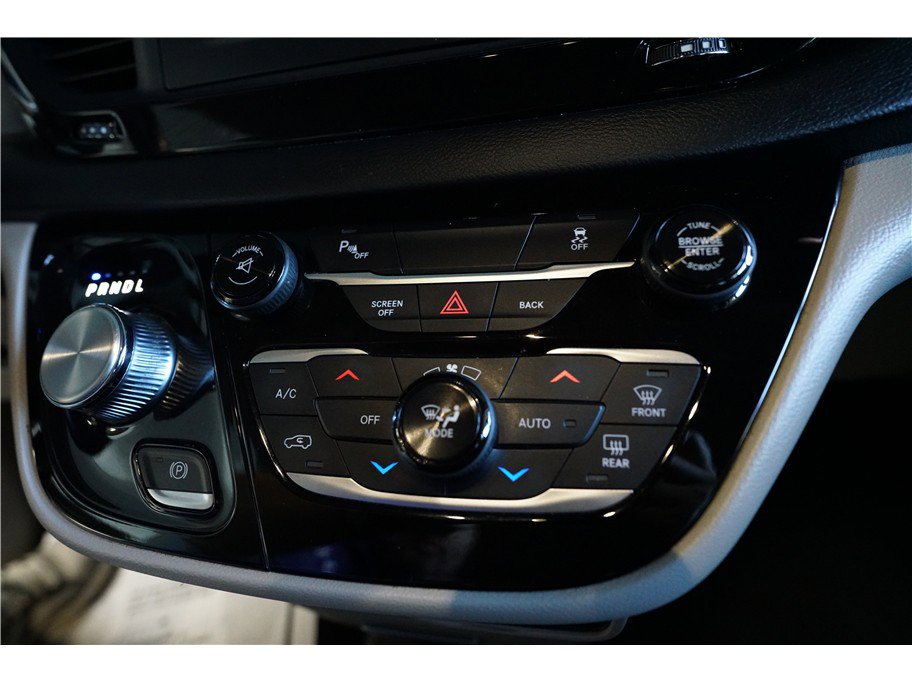 Used 2017 Chrysler Pacifica Touring-L image 22