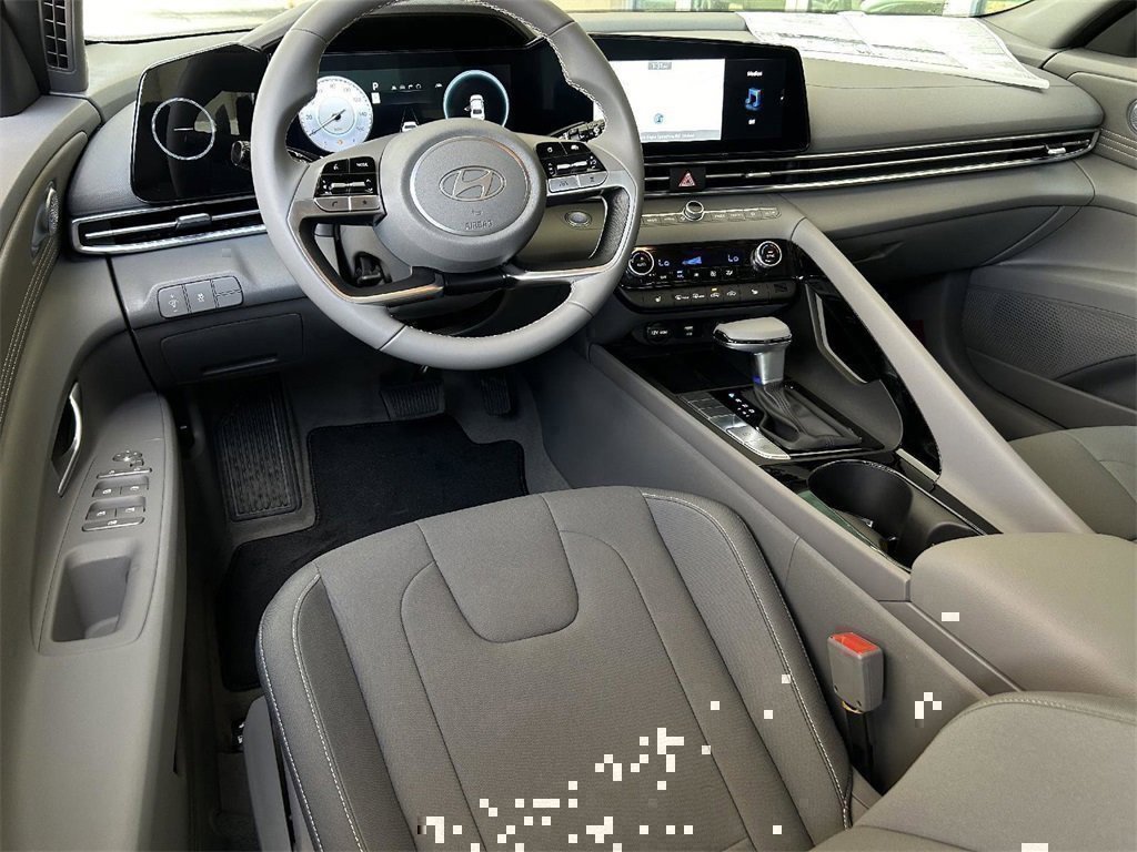 Used 2024 Hyundai Elantra SEL w/ Convenience Package image 2