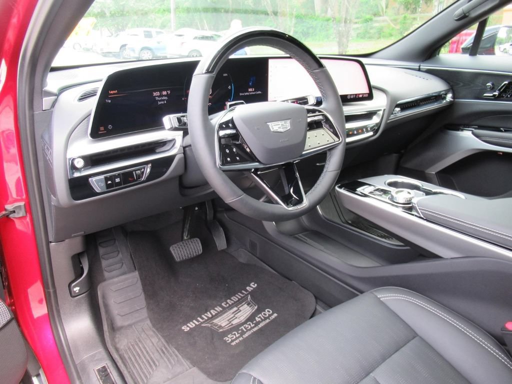 Certified 2025 Cadillac Lyriq Luxury w/ LPO, Floor Liner Package AWD/4WD image 19