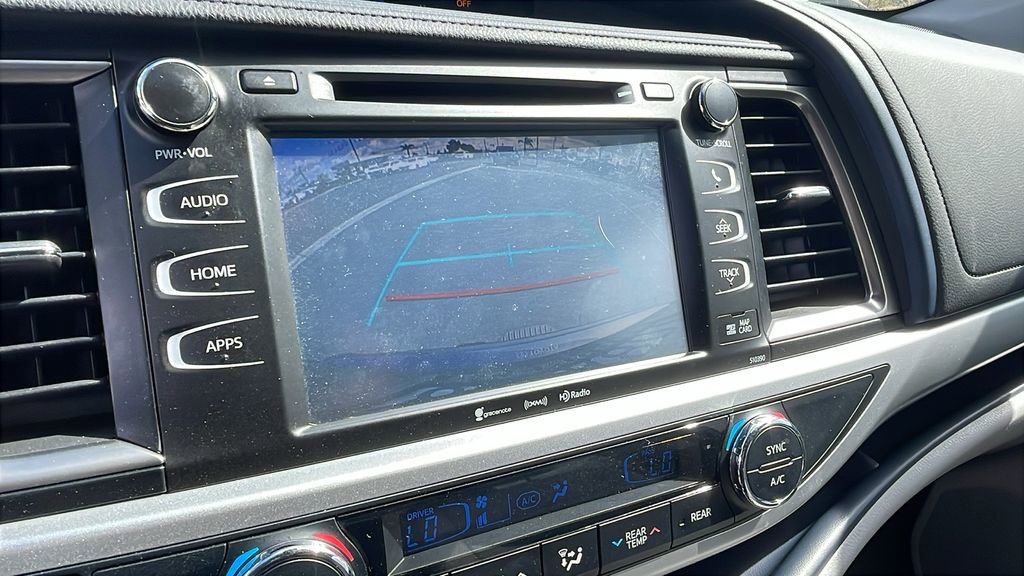 Used 2019 Toyota Highlander XLE w/ Carpet Mat Package (TMS) FWD image 22
