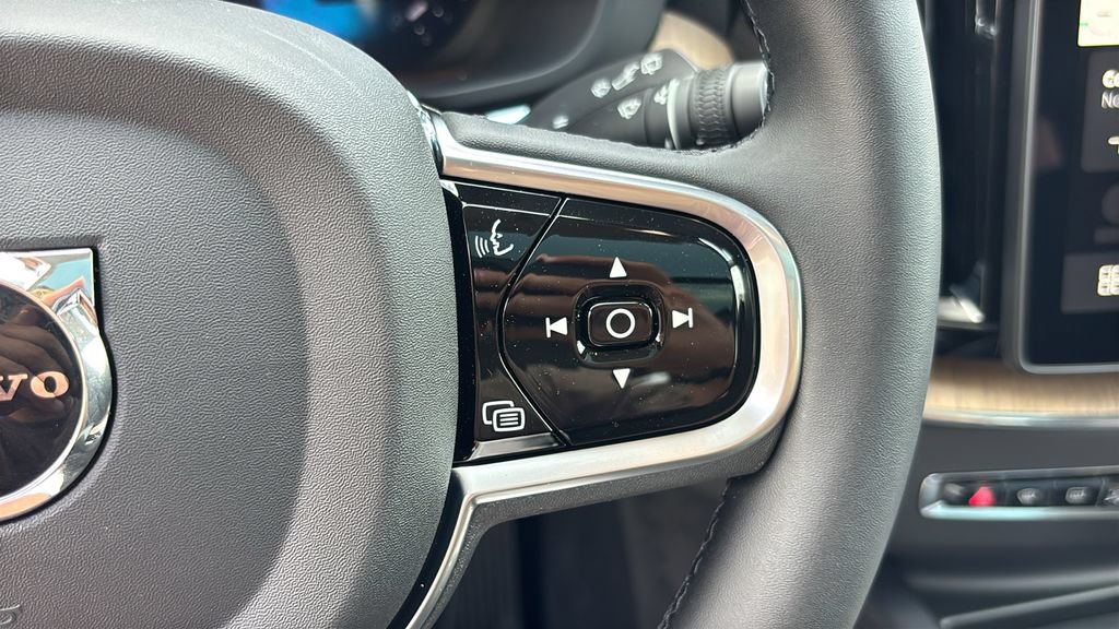 New 2026 Volvo XC60 B5 Plus w/ Protection Package Premier AWD/4WD image 17