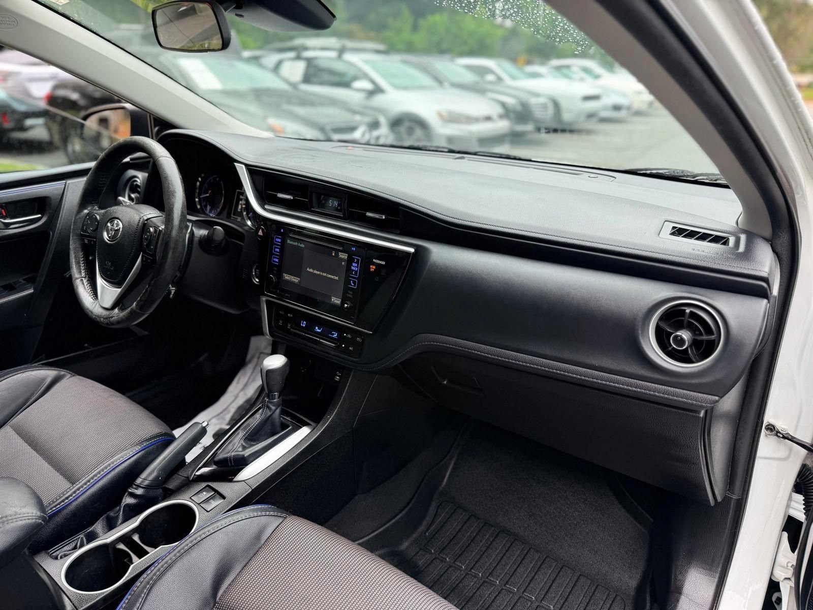 Used 2017 Toyota Corolla SE w/ SE Premium Package FWD image 21