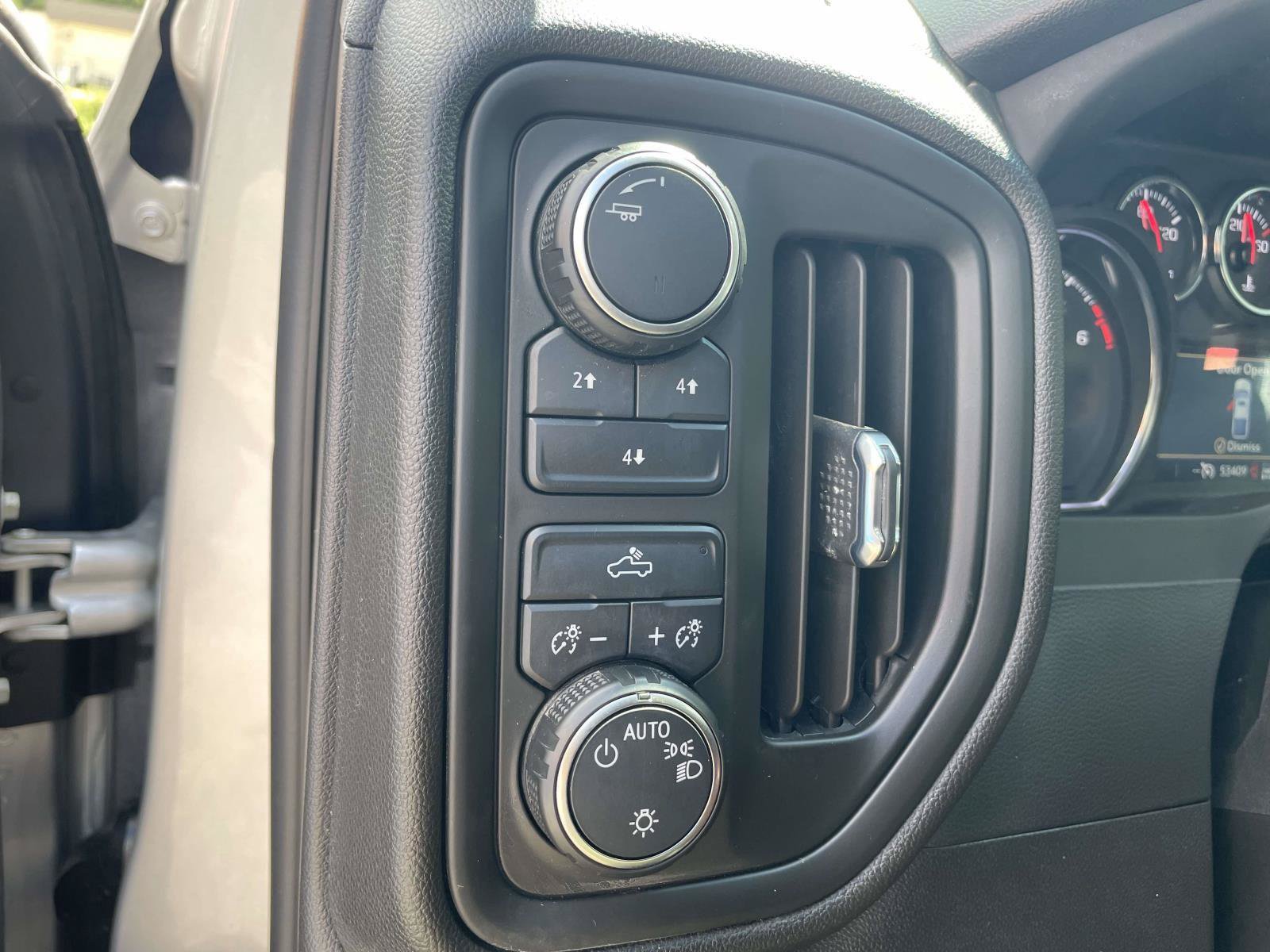 Used 2023 Chevrolet Silverado 2500 Custom w/ Gooseneck/5TH Wheel Package AWD/4WD image 16