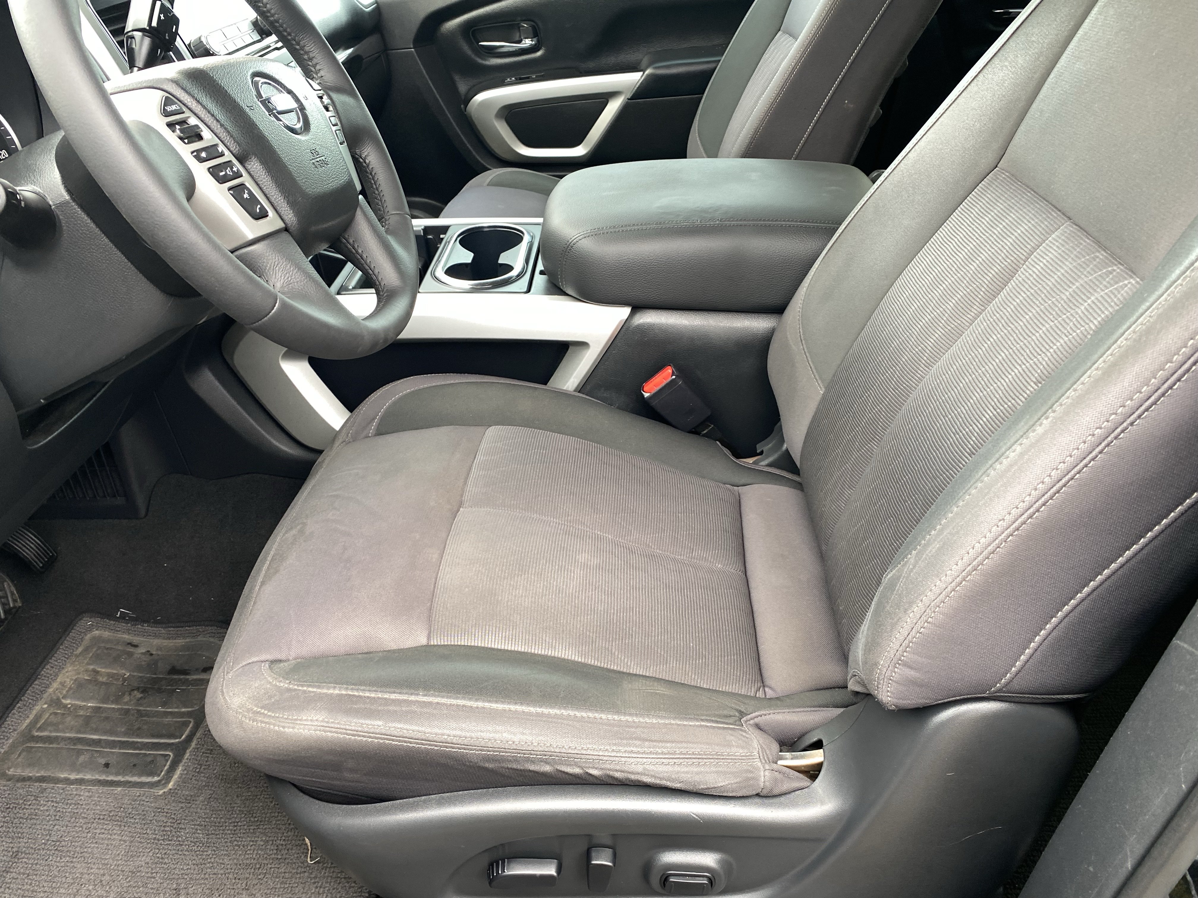 Used 2021 Nissan Titan SV w/ SV Convenience Package RWD image 17