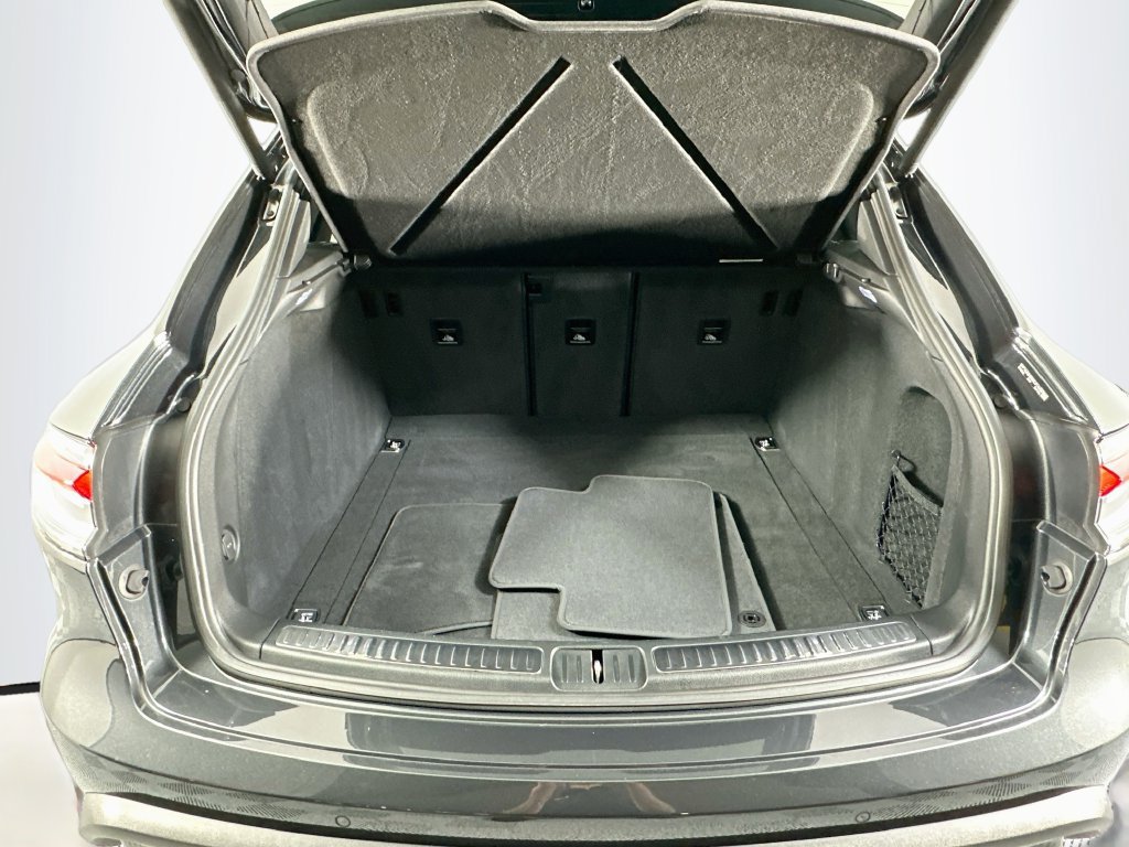 Certified 2024 Porsche Macan AWD/4WD image 28
