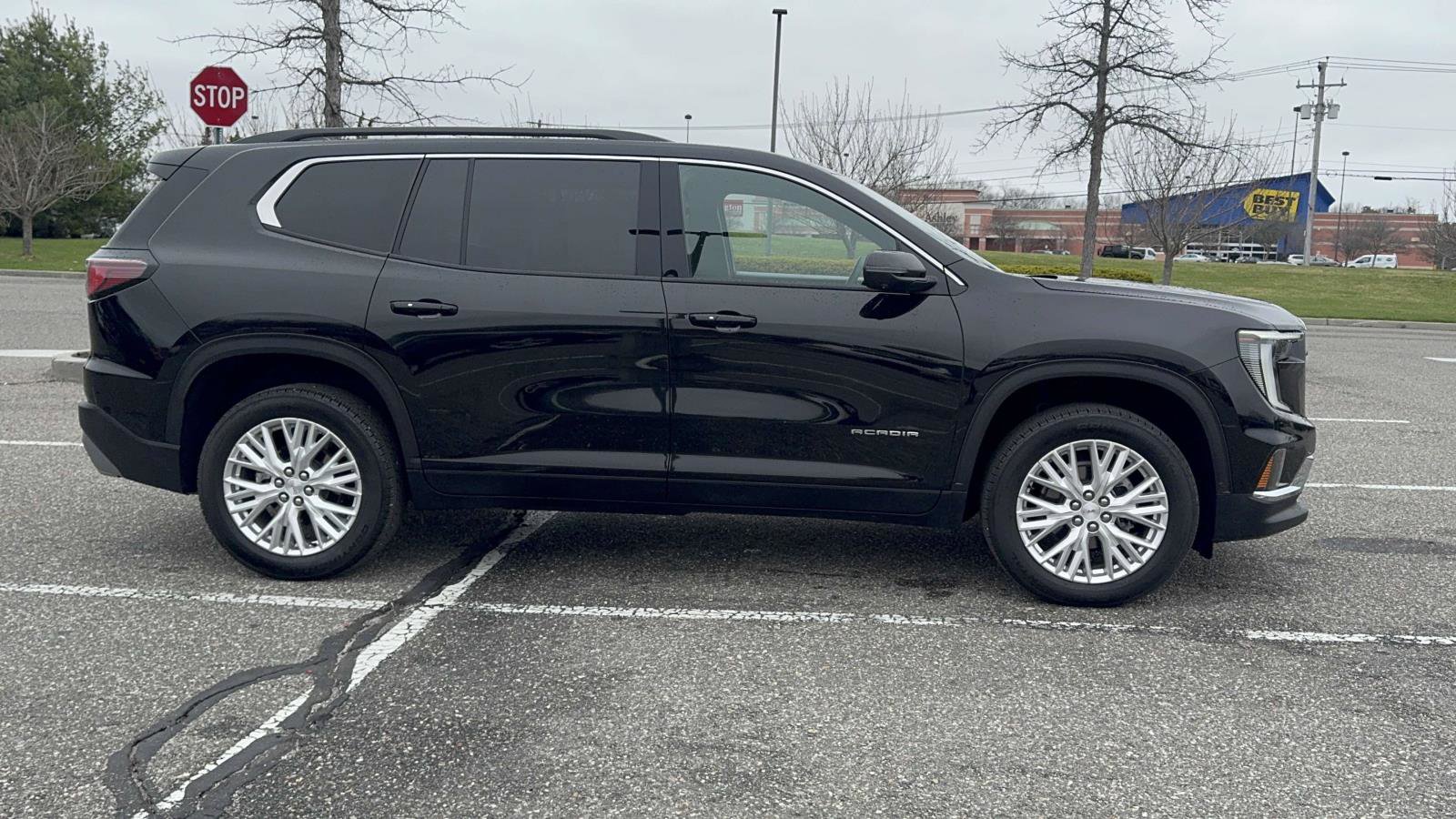 Used 2025 GMC Acadia Elevation w/ Elevation Premium Package image 3