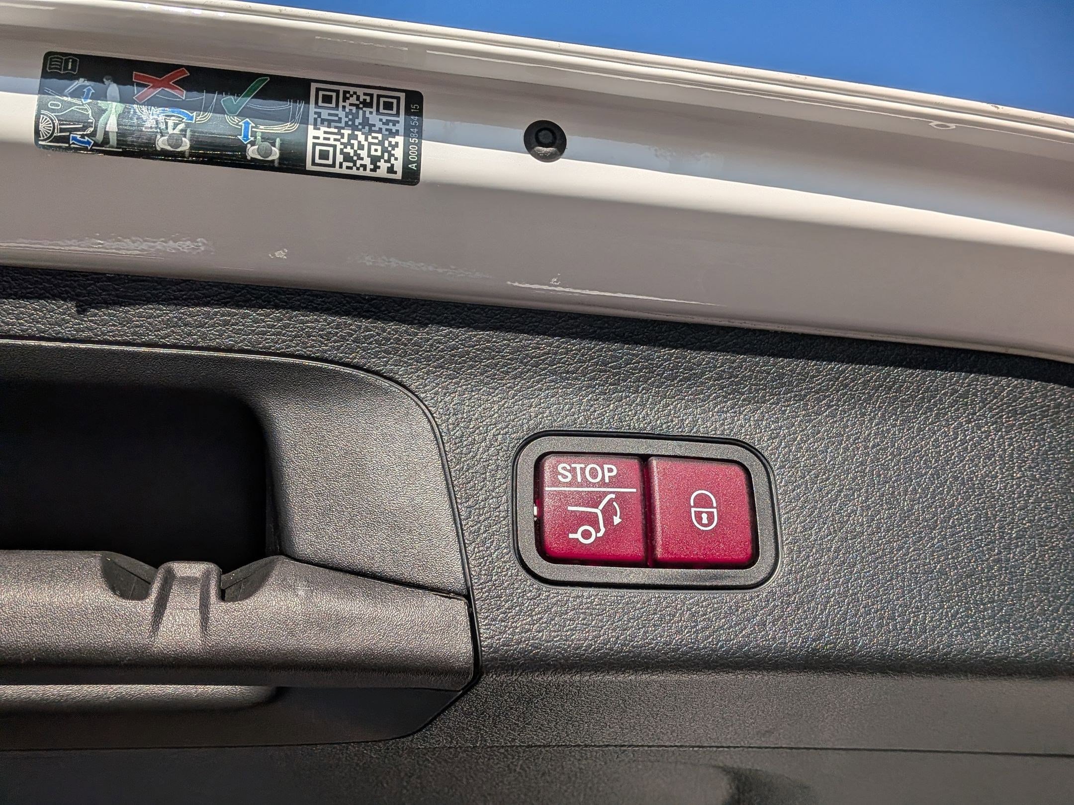 Certified 2025 Mercedes-Benz GLS 450 4MATIC image 37