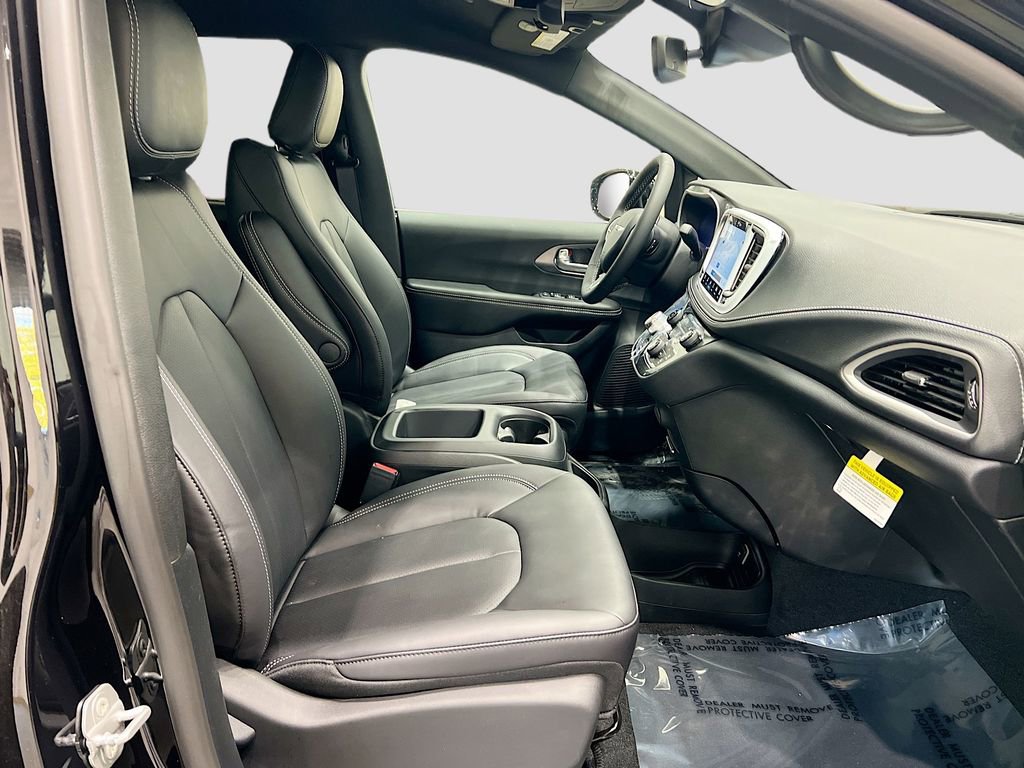 New 2026 Chrysler Pacifica Select image 15