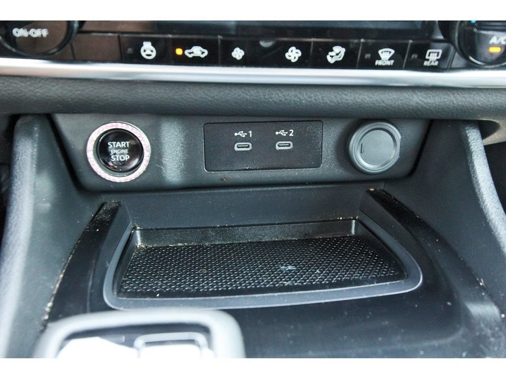 Used 2024 Nissan Rogue SV w/ SV Premium Package FWD image 30