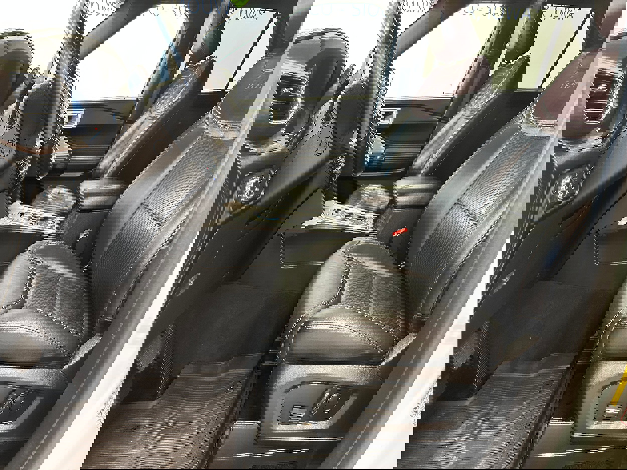 Used 2022 Ford Explorer Platinum w/ Equipment Group 601A image 11